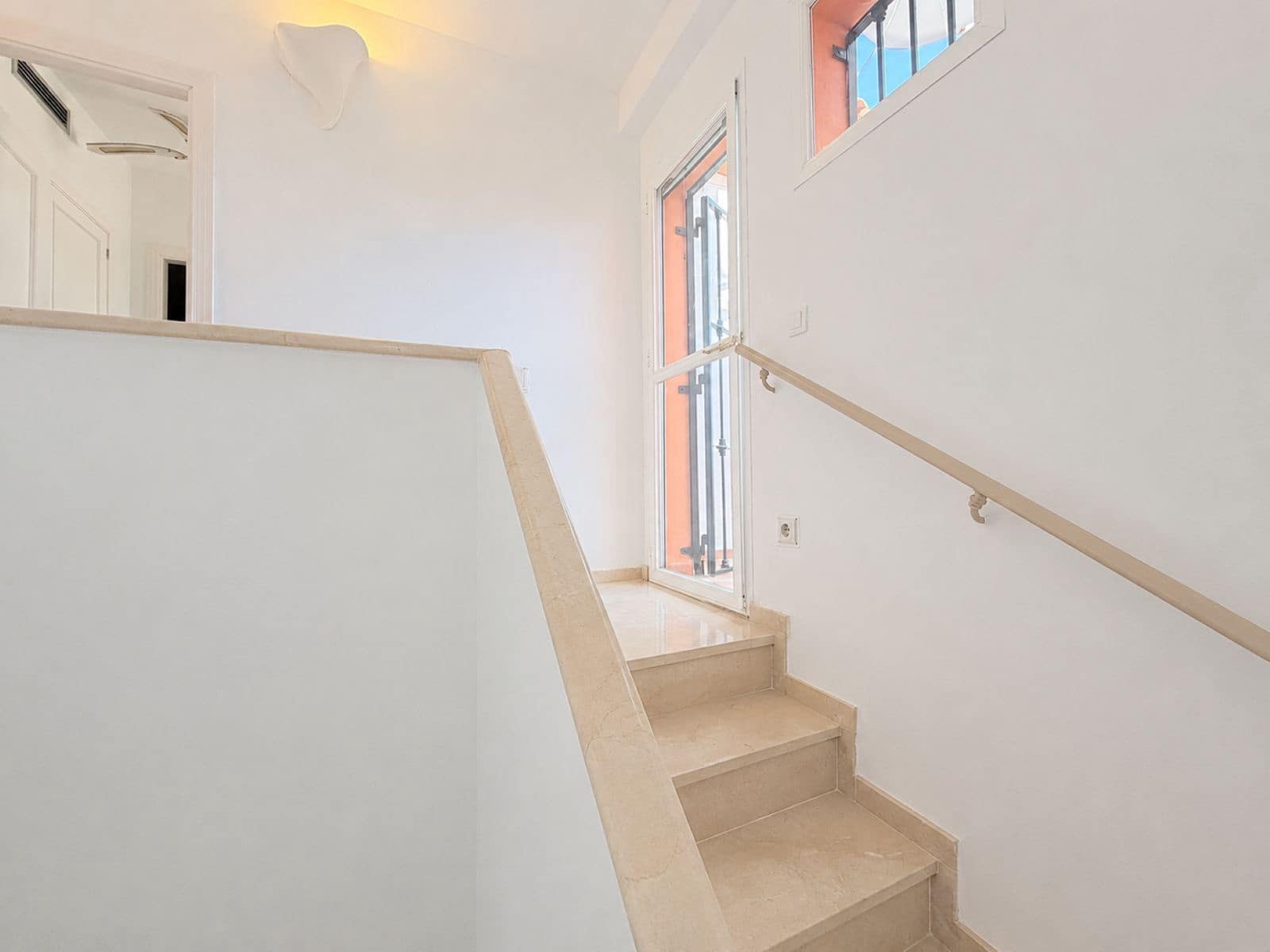 Ático de 3 habitaciones en Bahia de Casares en venta - 450.000 € (Ref: 9894691)