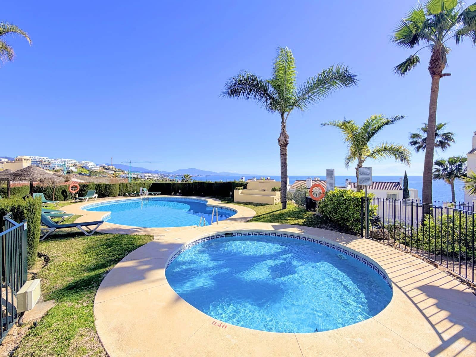 Ático de 3 habitaciones en Bahia de Casares en venta - 450.000 € (Ref: 9894691)