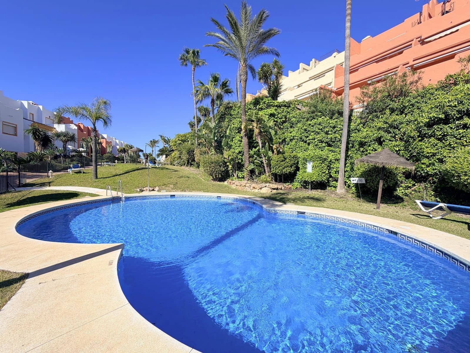 Ático de 3 habitaciones en Bahia de Casares en venta - 450.000 € (Ref: 9894691)