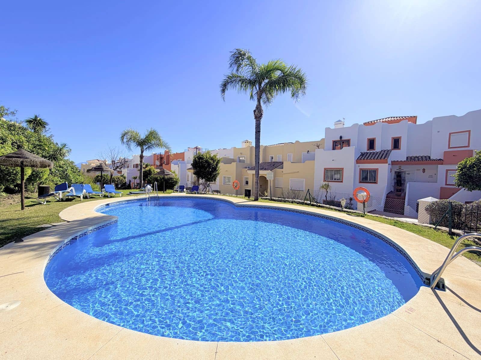 Ático de 3 habitaciones en Bahia de Casares en venta - 450.000 € (Ref: 9894691)