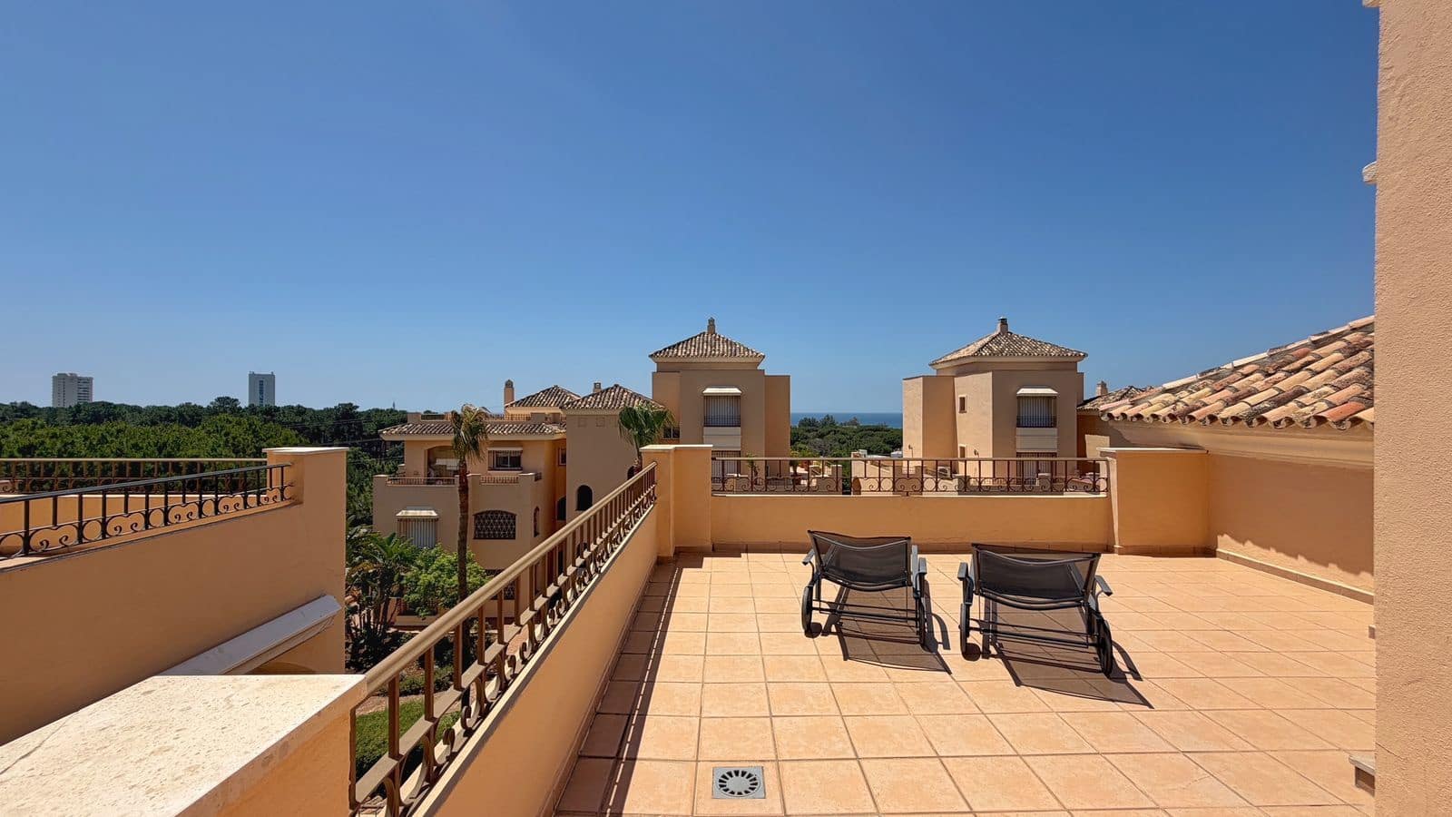 4 soveværelse Penthouse til salg i Elviria - € 1.575.000 (Ref: 9894692)