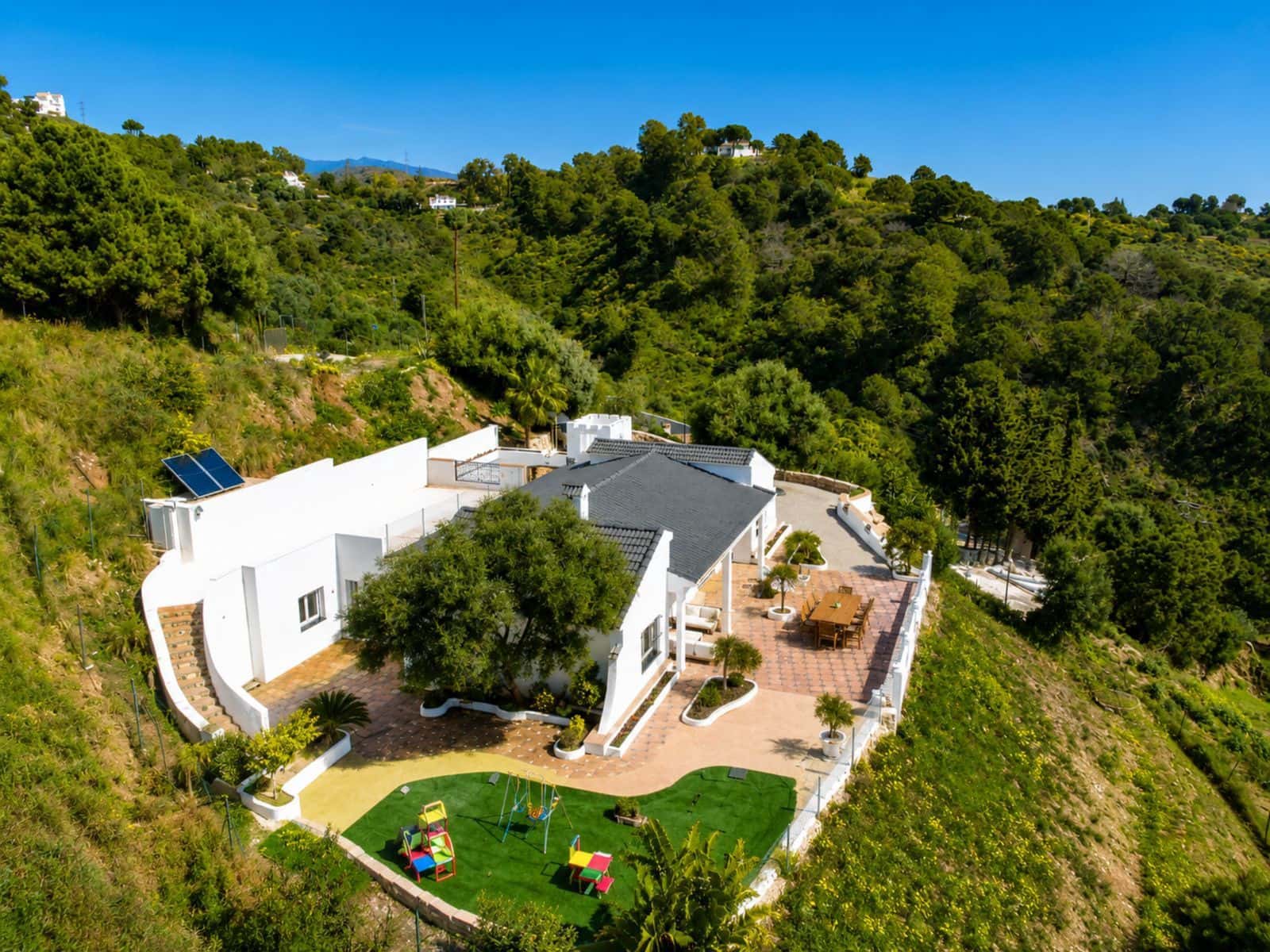 5 slaapkamer Finca/Landhuis te koop in Estepona - € 995.000 (Ref: 9894694)