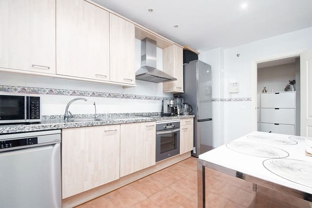 3 soveværelse Lejlighed til salg i San Pedro de Alcantara, Marbella - € 750.000 (Ref: 9910538)