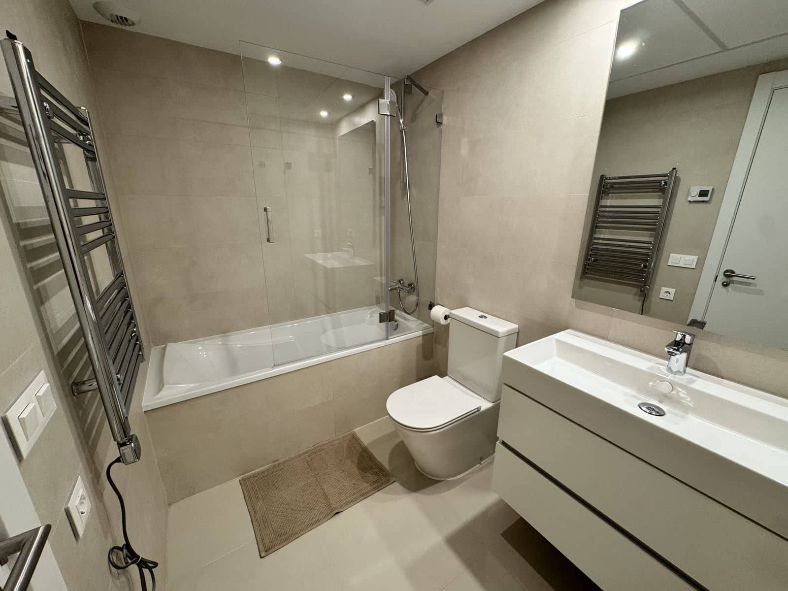 2 bedroom Apartment for sale in Estepona - € 595,000 (Ref: 9910551)