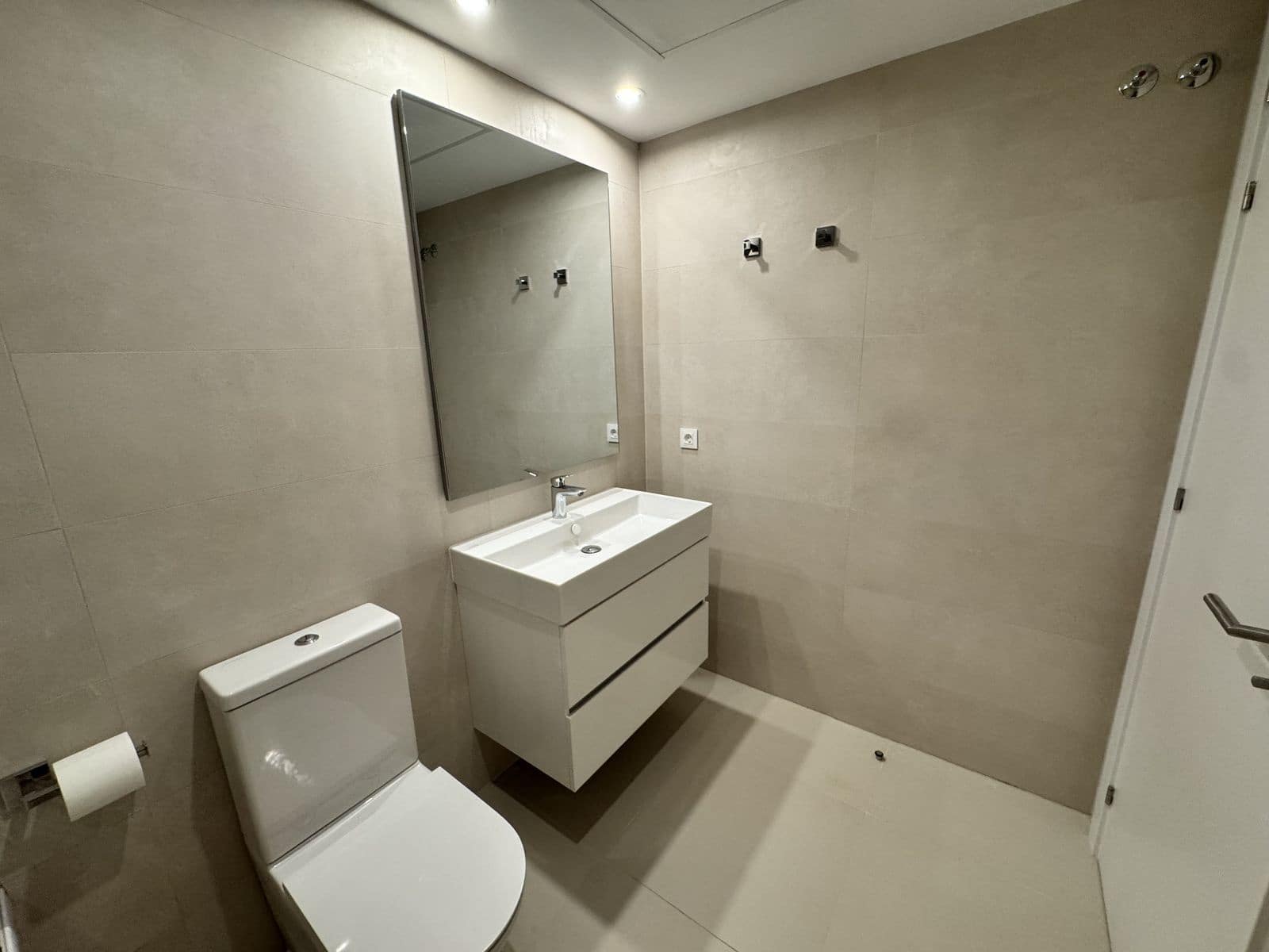 2 bedroom Apartment for sale in Estepona - € 595,000 (Ref: 9910551)