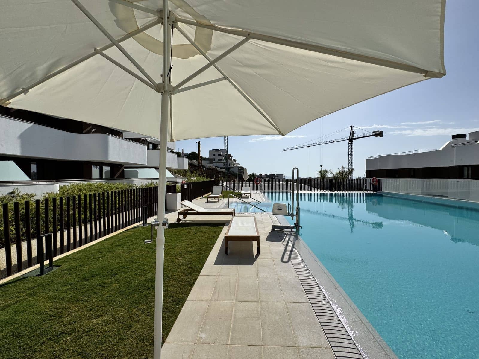 2 bedroom Apartment for sale in Estepona - € 595,000 (Ref: 9910551)