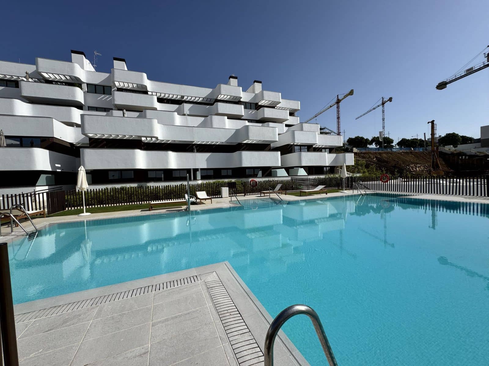 2 bedroom Apartment for sale in Estepona - € 595,000 (Ref: 9910551)