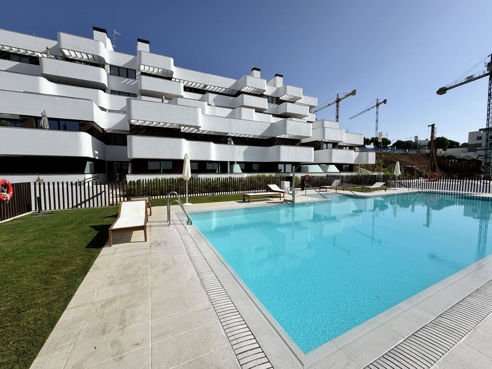 2 bedroom Apartment for sale in Estepona - € 595,000 (Ref: 9910551)