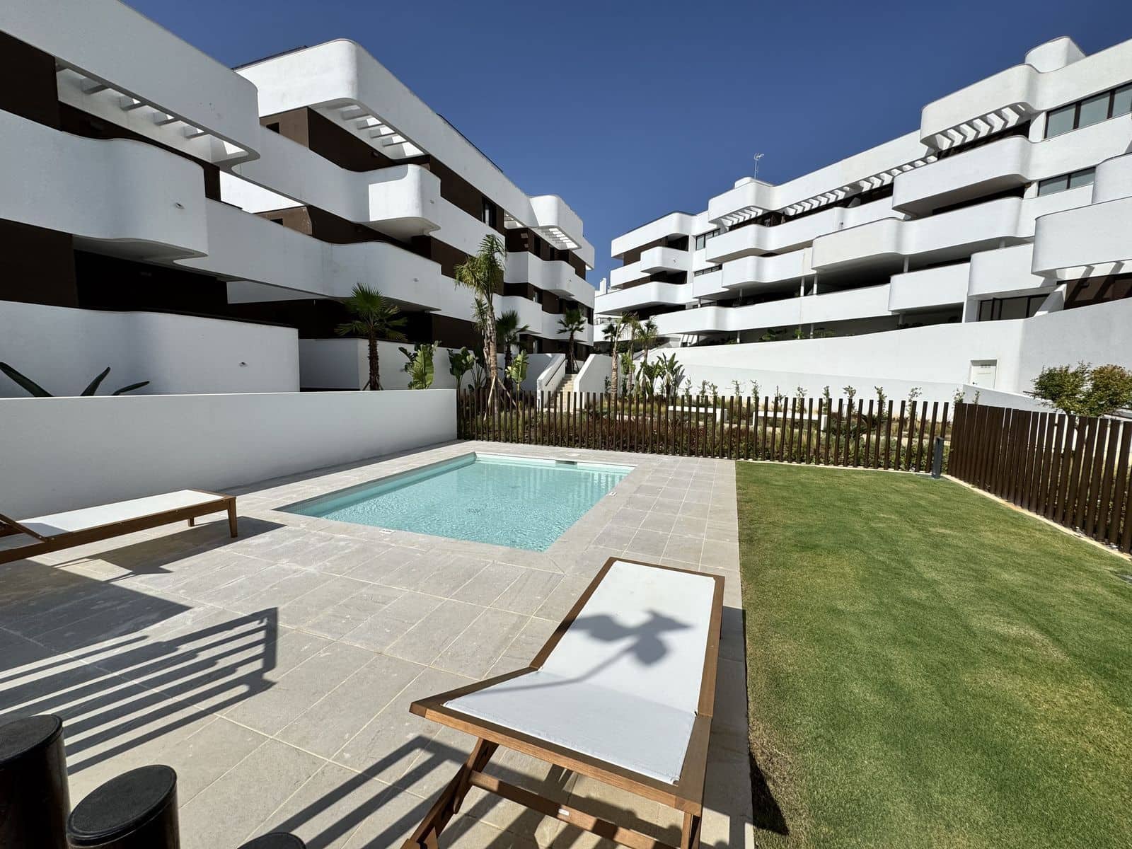 2 bedroom Apartment for sale in Estepona - € 595,000 (Ref: 9910551)