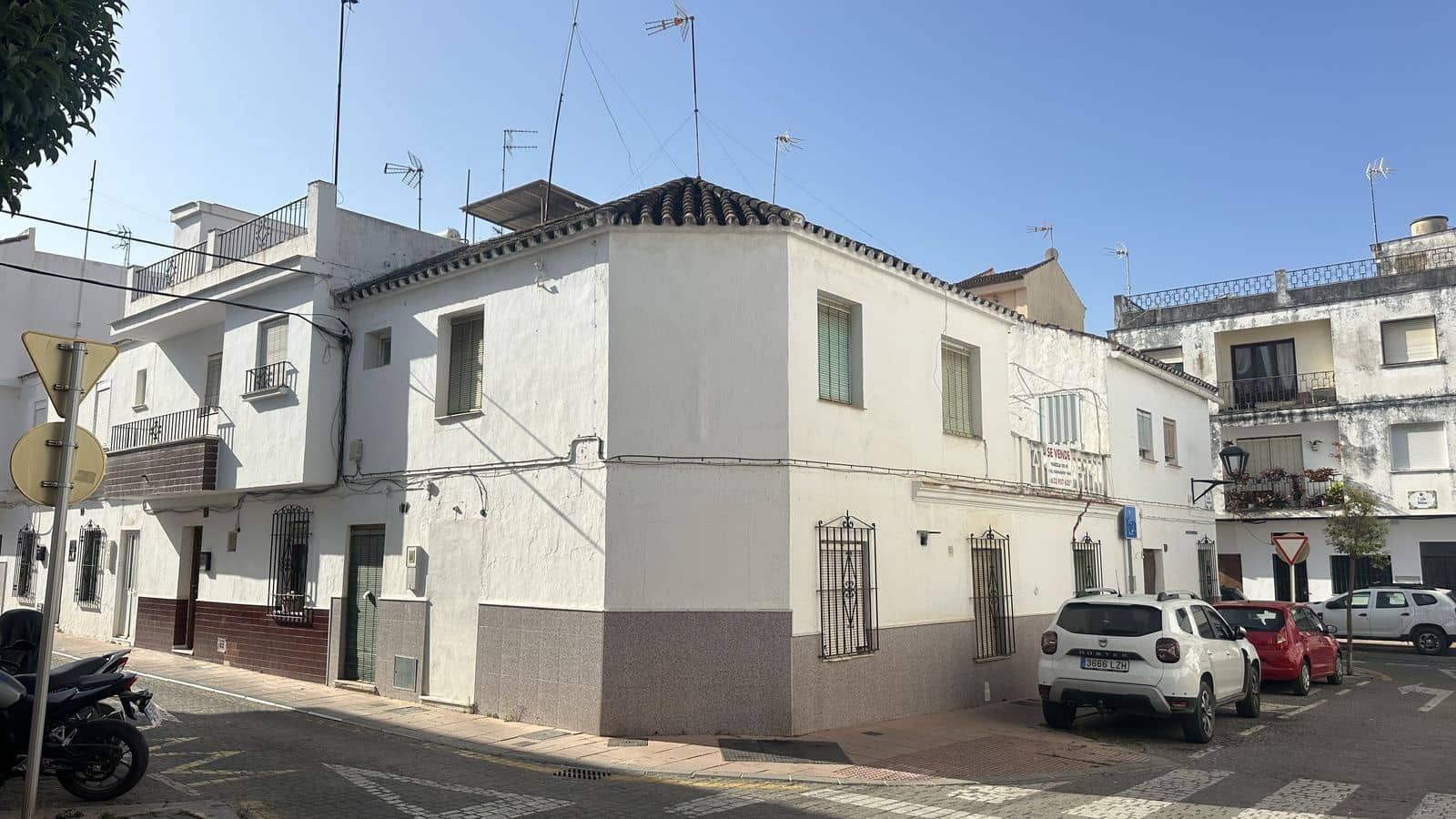 8 Zimmer Villa zu verkaufen in Estepona - 1.070.000 € (Ref: 9910553)