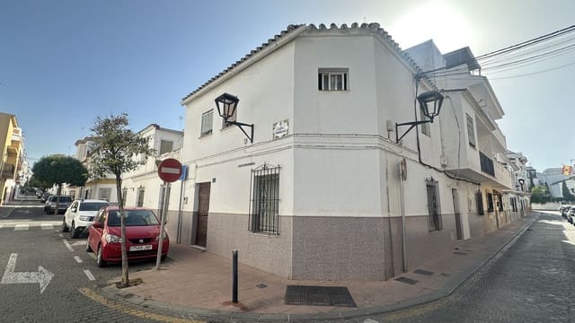 8 Zimmer Villa zu verkaufen in Estepona - 1.070.000 € (Ref: 9910553)