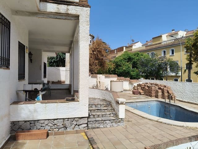Chalet de 3 habitaciones en Torremolinos en venta - 1.060.000 € (Ref: 9910554)