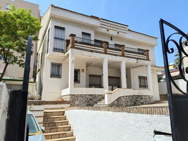 Chalet de 3 habitaciones en Torremolinos en venta - 1.060.000 € (Ref: 9910554)