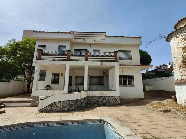 Chalet de 3 habitaciones en Torremolinos en venta - 1.060.000 € (Ref: 9910554)