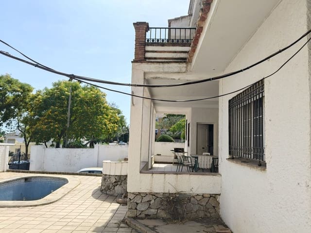 Chalet de 3 habitaciones en Torremolinos en venta - 1.060.000 € (Ref: 9910554)