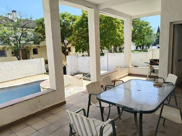 Chalet de 3 habitaciones en Torremolinos en venta - 1.060.000 € (Ref: 9910554)