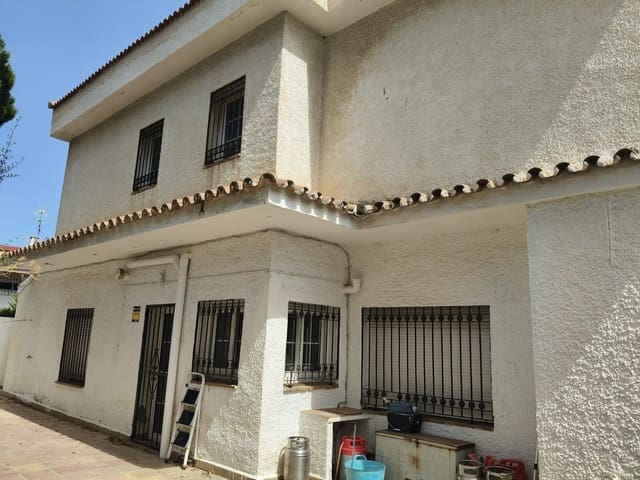 Chalet de 3 habitaciones en Torremolinos en venta - 1.060.000 € (Ref: 9910554)