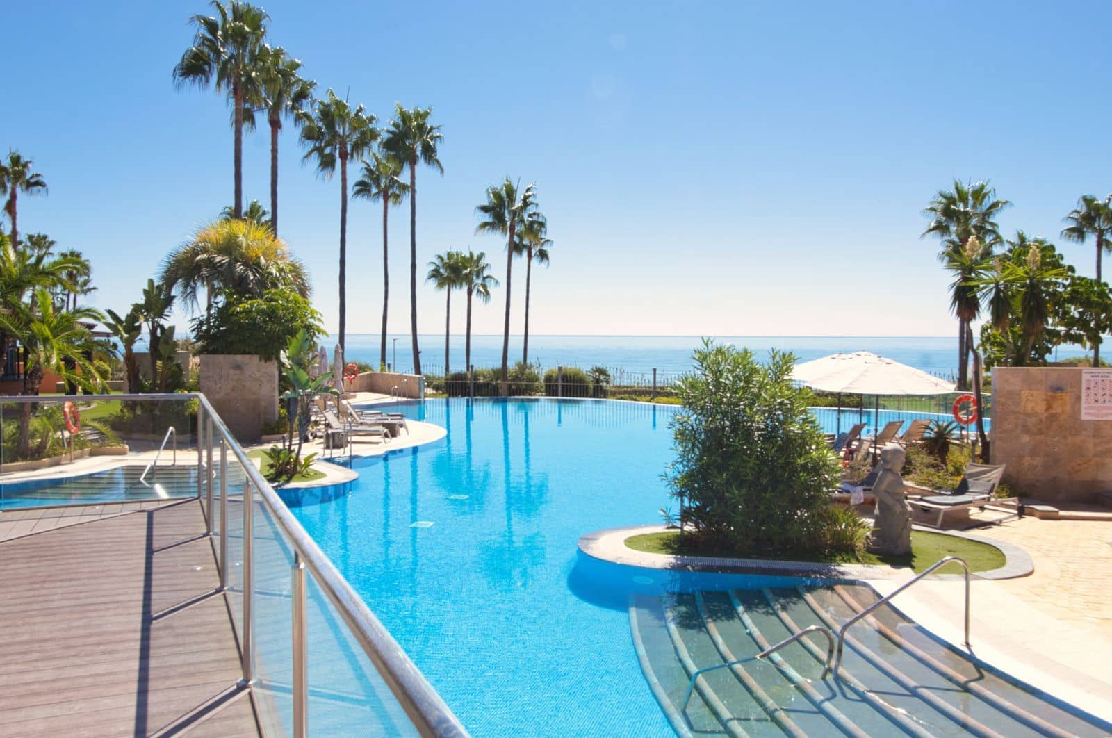 2 soveværelse Lejlighed til salg i Estepona - € 845.000 (Ref: 9910559)