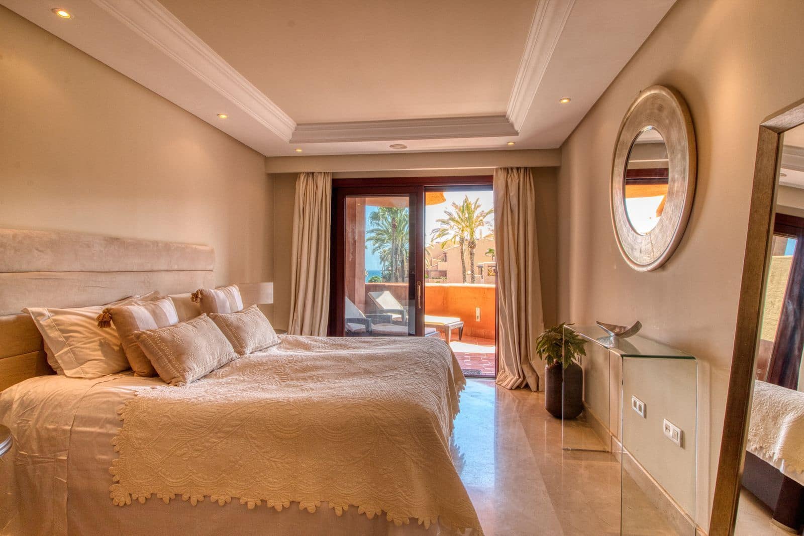 2 soveværelse Lejlighed til salg i Estepona - € 845.000 (Ref: 9910559)