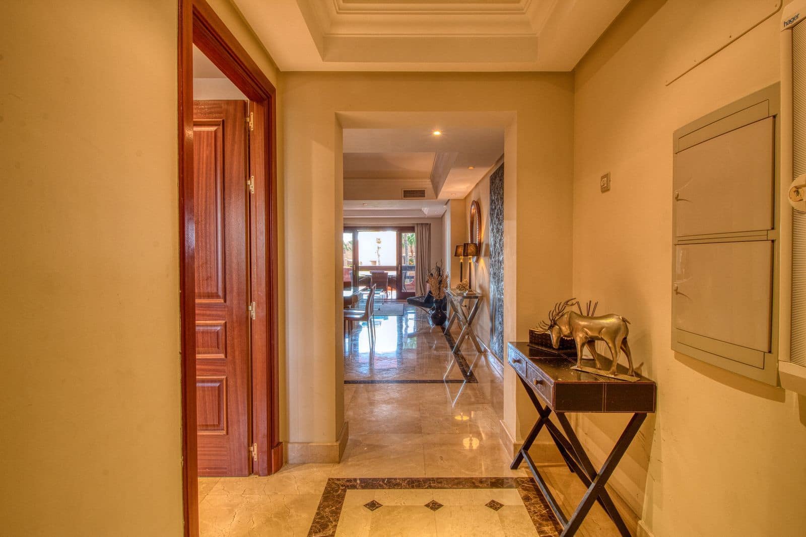 2 soveværelse Lejlighed til salg i Estepona - € 845.000 (Ref: 9910559)