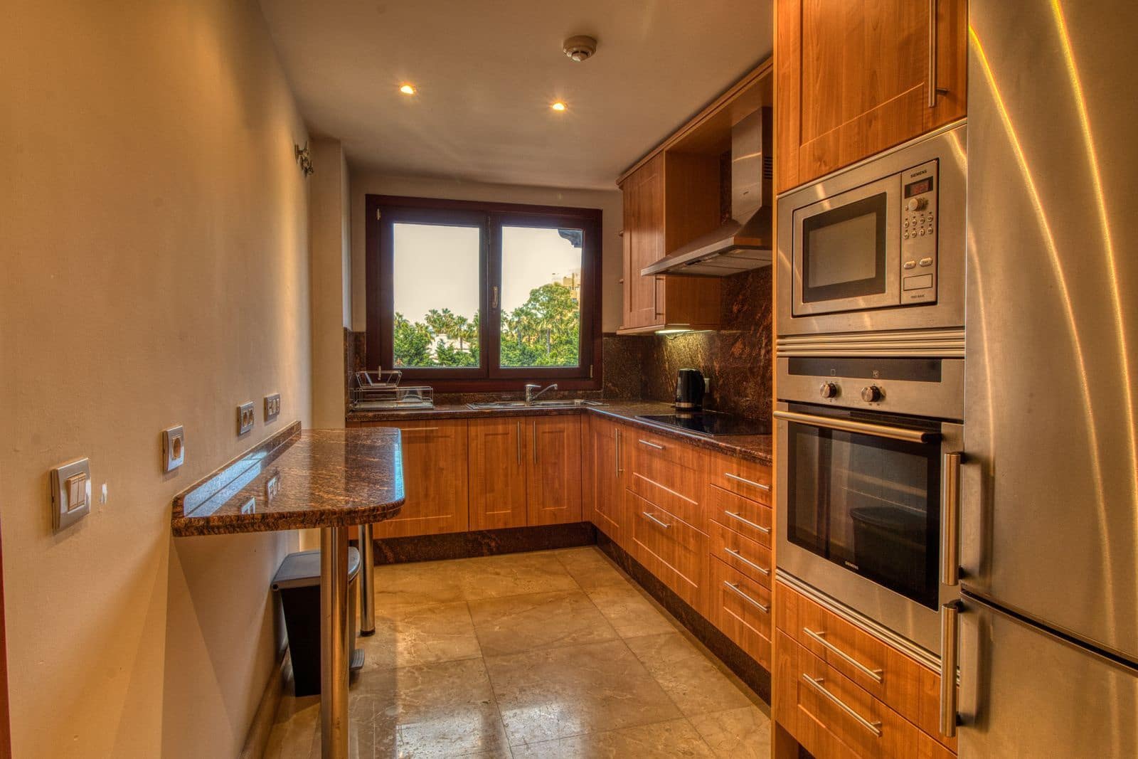 2 soveværelse Lejlighed til salg i Estepona - € 845.000 (Ref: 9910559)