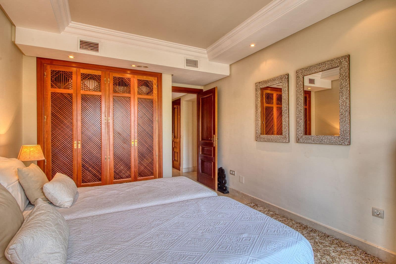 2 soveværelse Lejlighed til salg i Estepona - € 845.000 (Ref: 9910559)