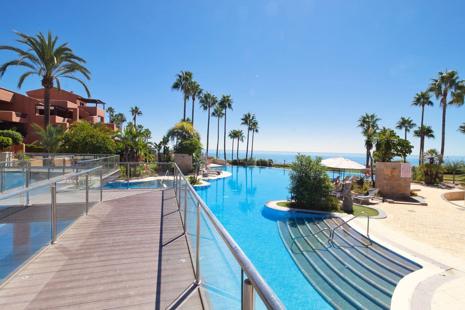 2 soveværelse Lejlighed til salg i Estepona - € 845.000 (Ref: 9910559)