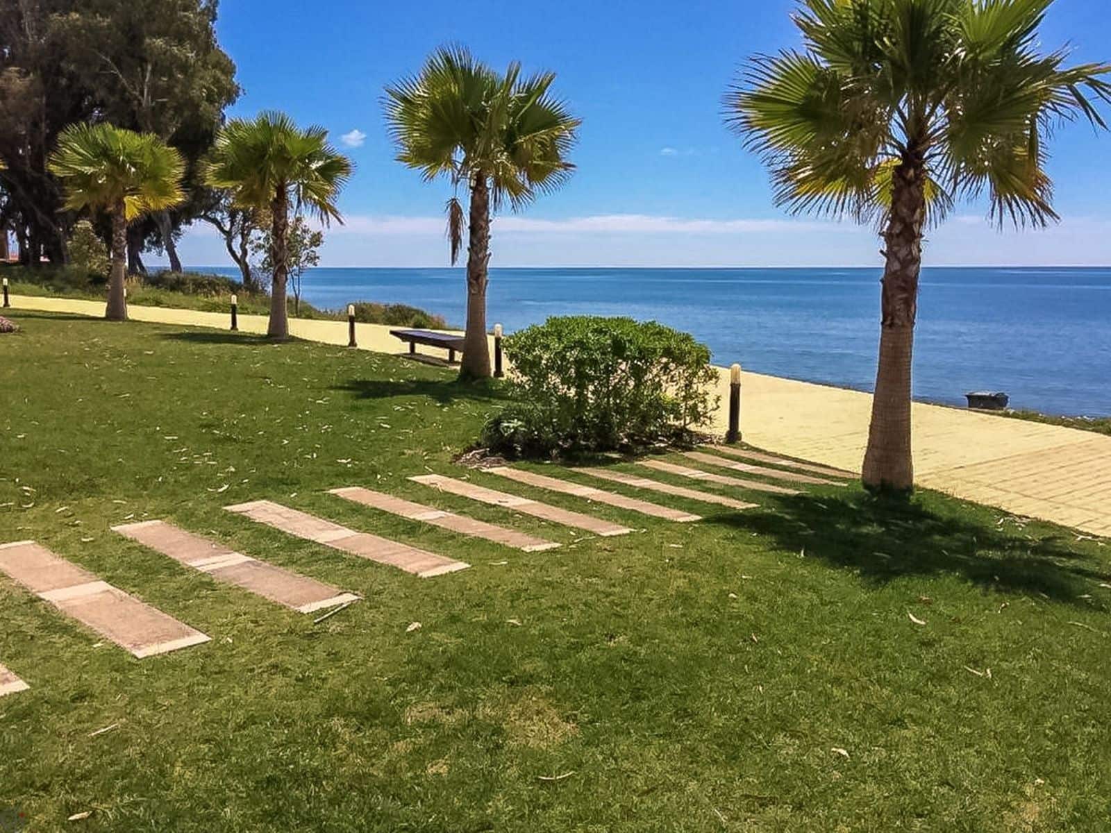 2 soveværelse Lejlighed til salg i Estepona - € 845.000 (Ref: 9910559)
