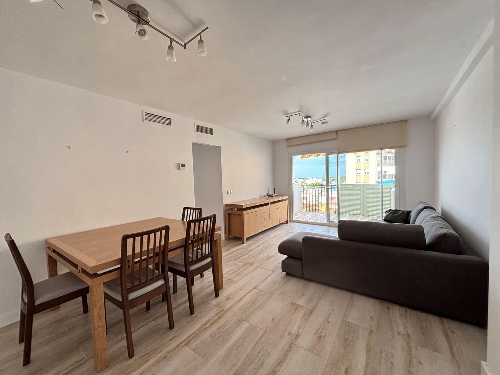 3 makuuhuone Huoneisto myytävänä paikassa San Pedro de Alcantara - 365 000 € (Ref: 9910572)