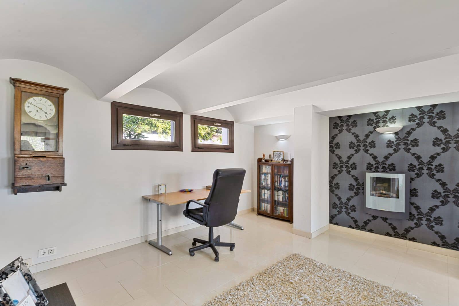2 bedroom Villa for sale in Estepona - € 1,200,000 (Ref: 9910579)