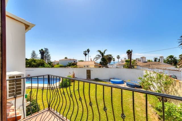 2 bedroom Villa for sale in Estepona - € 1,200,000 (Ref: 9910579)