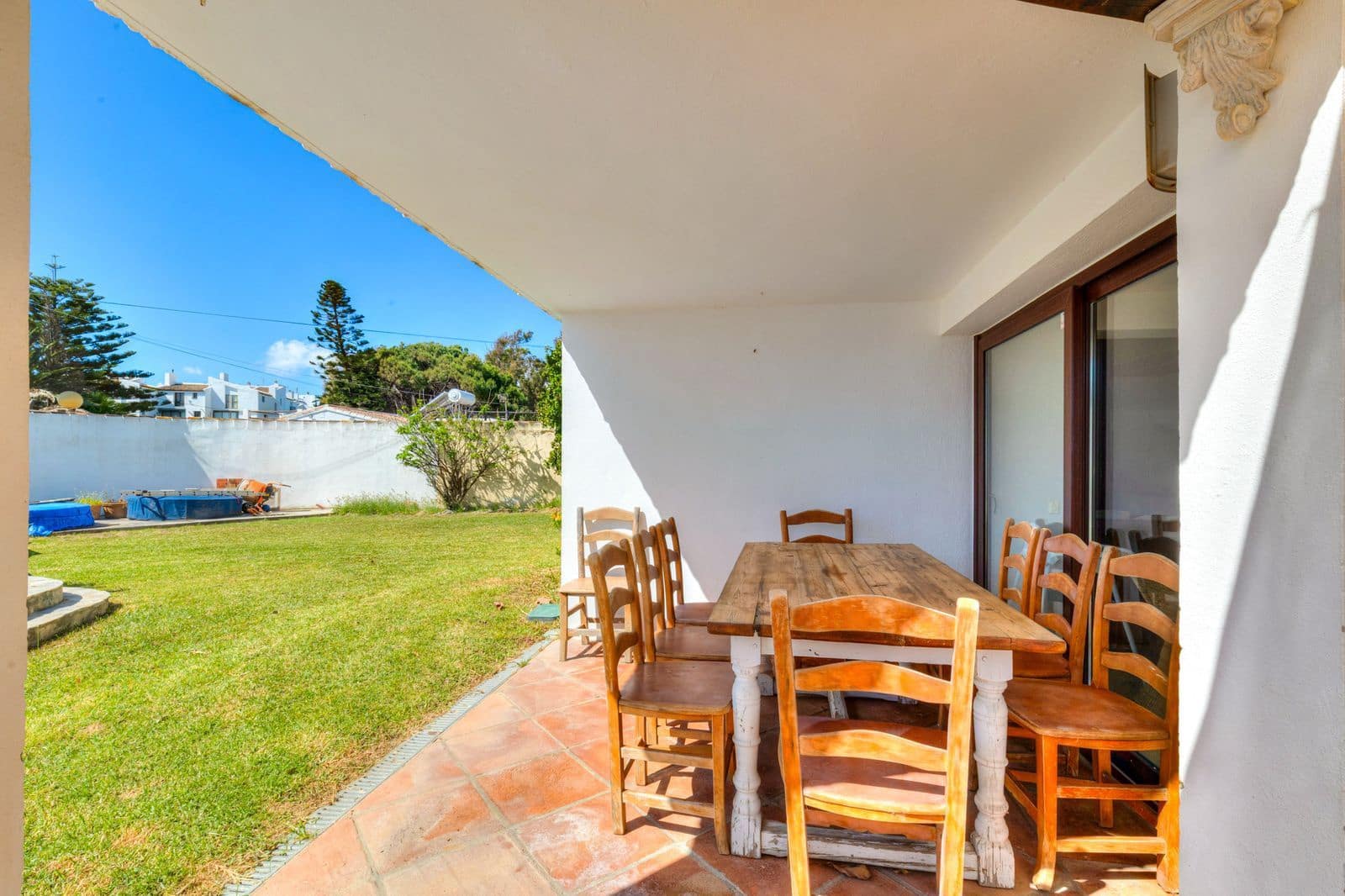 2 bedroom Villa for sale in Estepona - € 1,200,000 (Ref: 9910579)