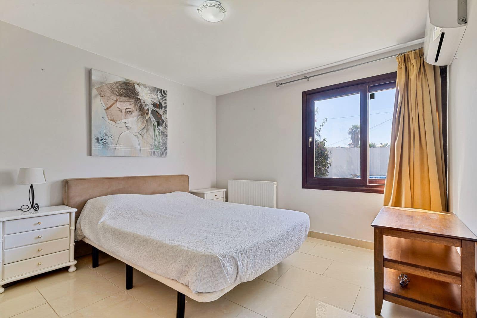 2 bedroom Villa for sale in Estepona - € 1,200,000 (Ref: 9910579)