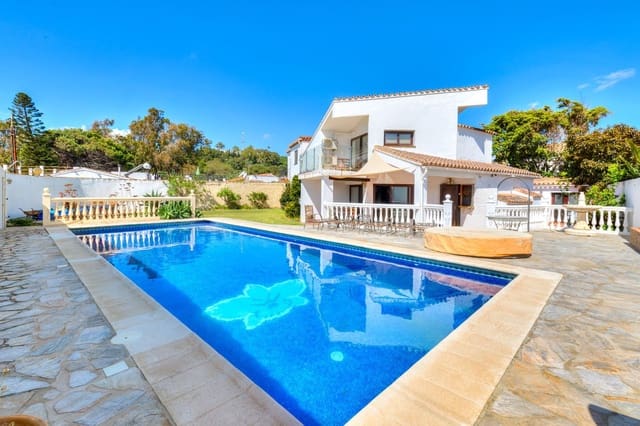 2 bedroom Villa for sale in Estepona - € 1,200,000 (Ref: 9910579)