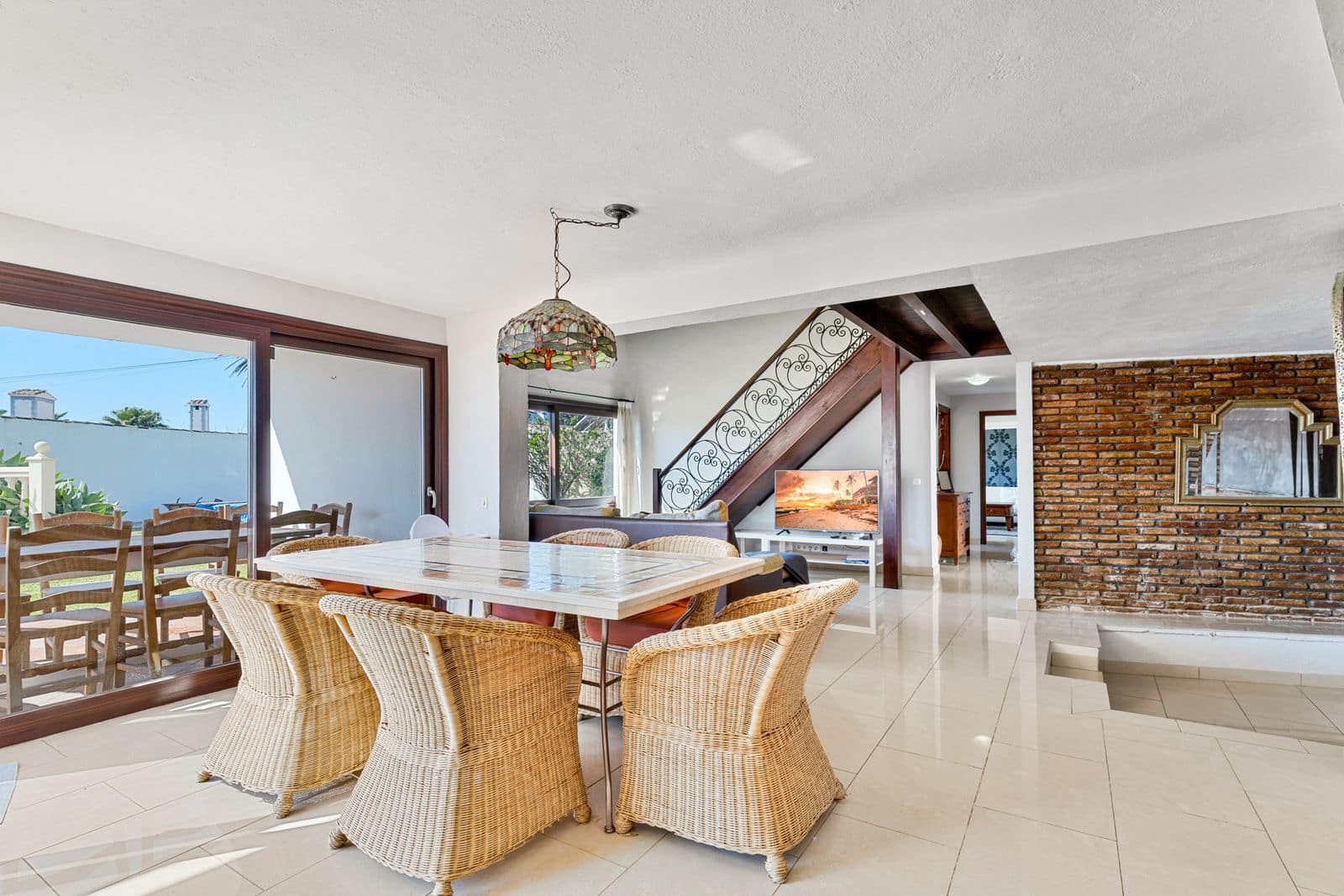 2 bedroom Villa for sale in Estepona - € 1,200,000 (Ref: 9910579)