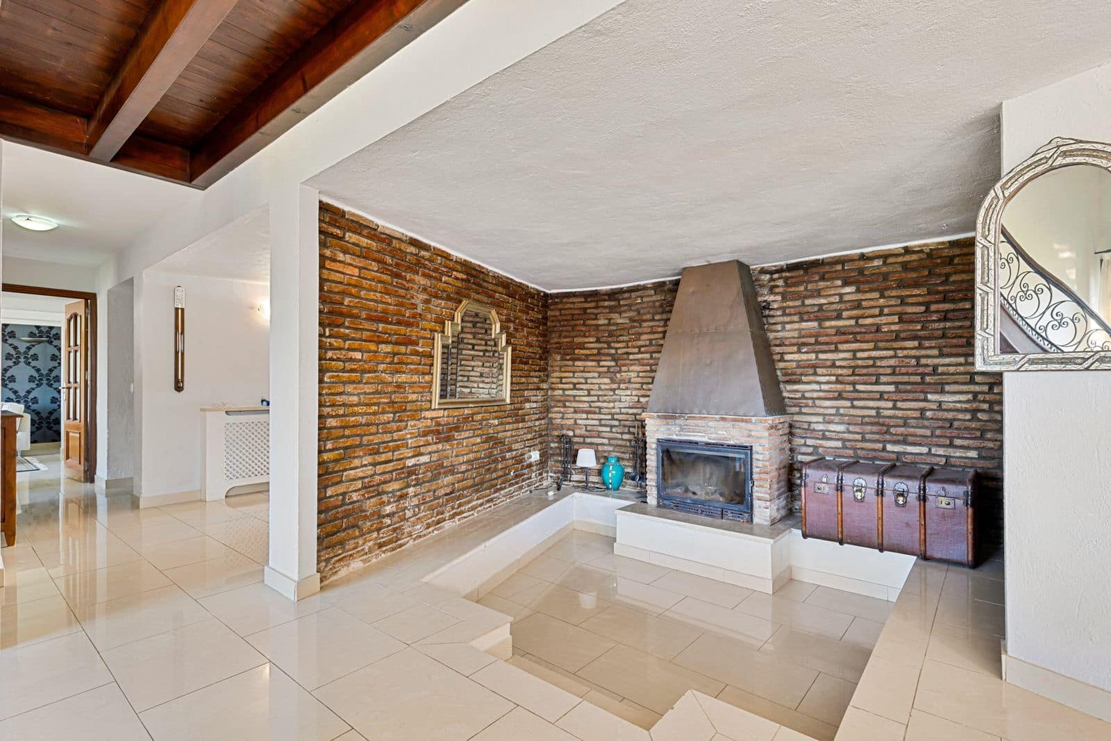 2 bedroom Villa for sale in Estepona - € 1,200,000 (Ref: 9910579)