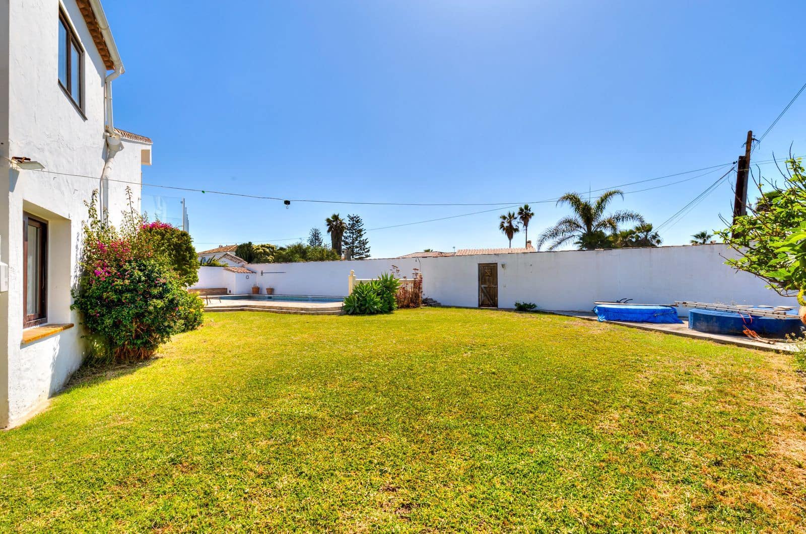 2 bedroom Villa for sale in Estepona - € 1,200,000 (Ref: 9910579)