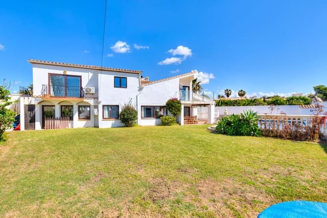 2 bedroom Villa for sale in Estepona - € 1,200,000 (Ref: 9910579)