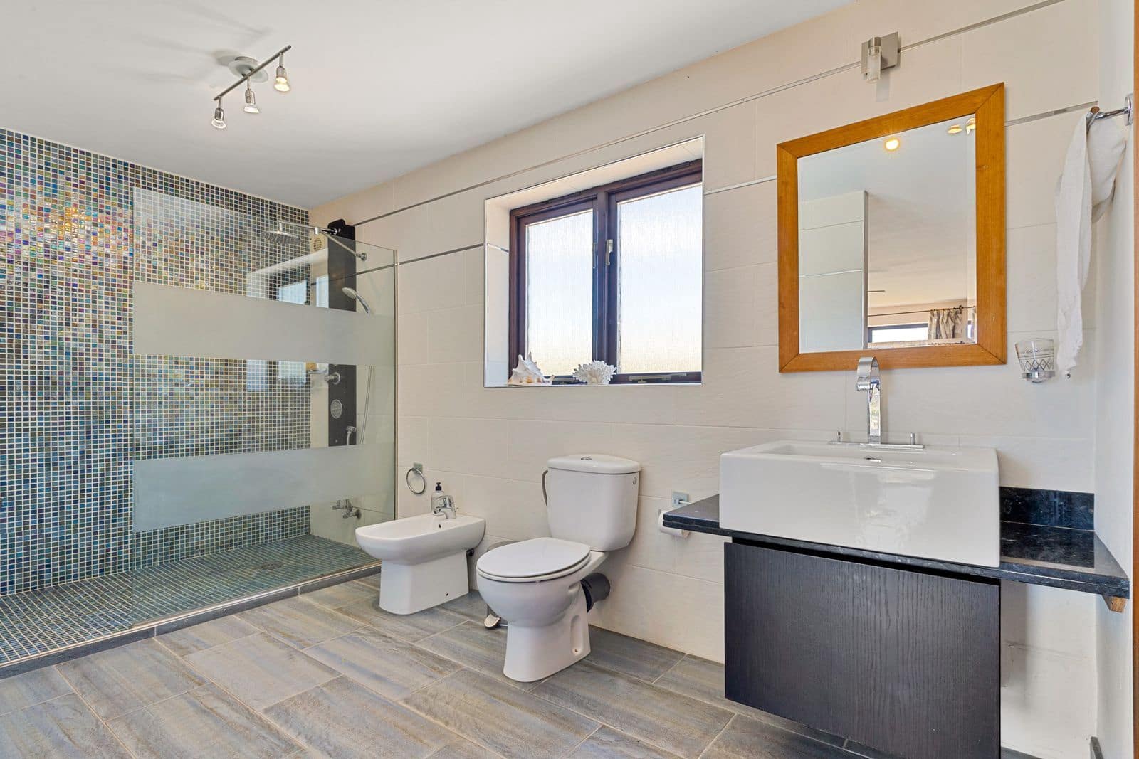 2 bedroom Villa for sale in Estepona - € 1,200,000 (Ref: 9910579)