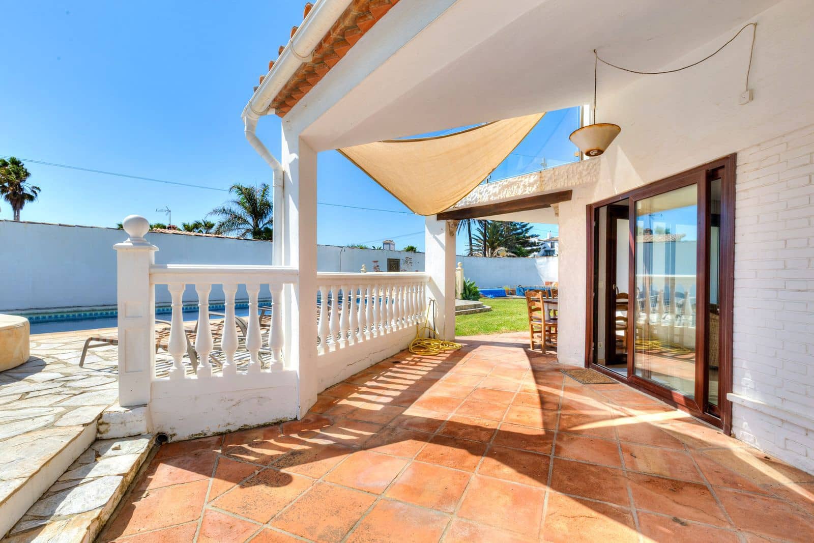 2 bedroom Villa for sale in Estepona - € 1,200,000 (Ref: 9910579)