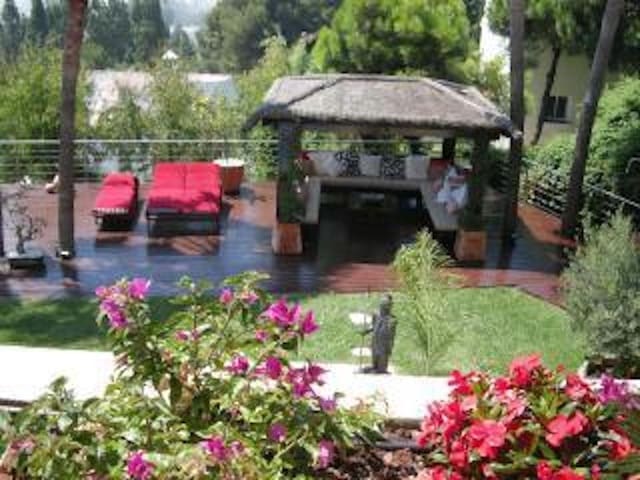 5 slaapkamer Villa te koop in Calahonda, Mijas - € 1.250.000 (Ref: 9910580)