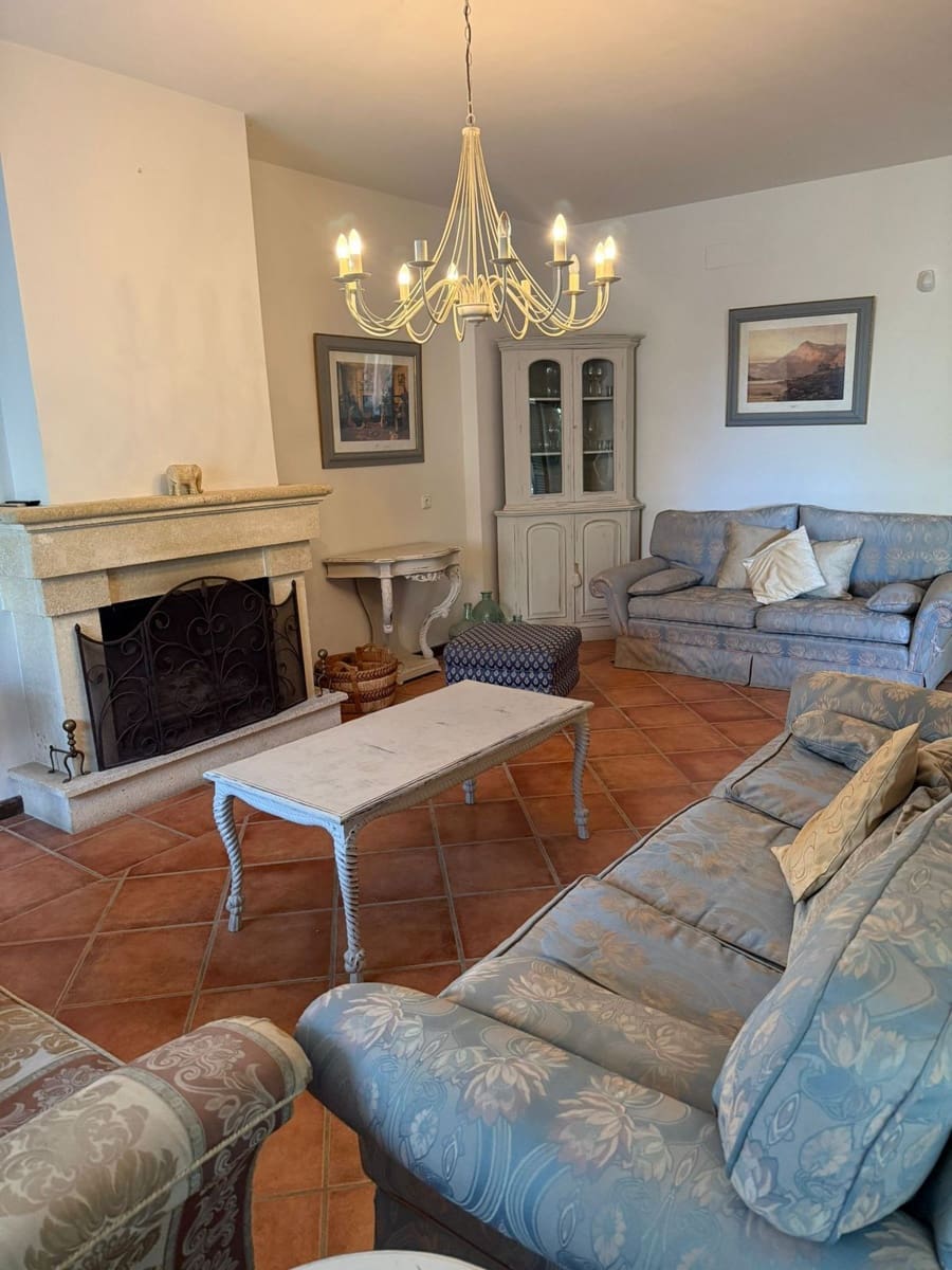 4 sovrum Semi-fristående Villa till salu i Sotogrande - 695 000 € (Ref: 9910594)