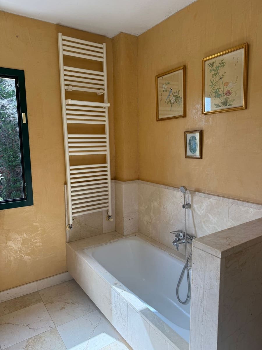 4 sovrum Semi-fristående Villa till salu i Sotogrande - 695 000 € (Ref: 9910594)