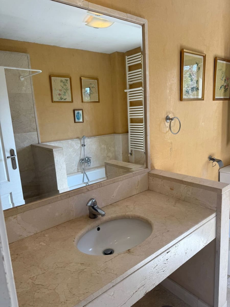 4 sovrum Semi-fristående Villa till salu i Sotogrande - 695 000 € (Ref: 9910594)