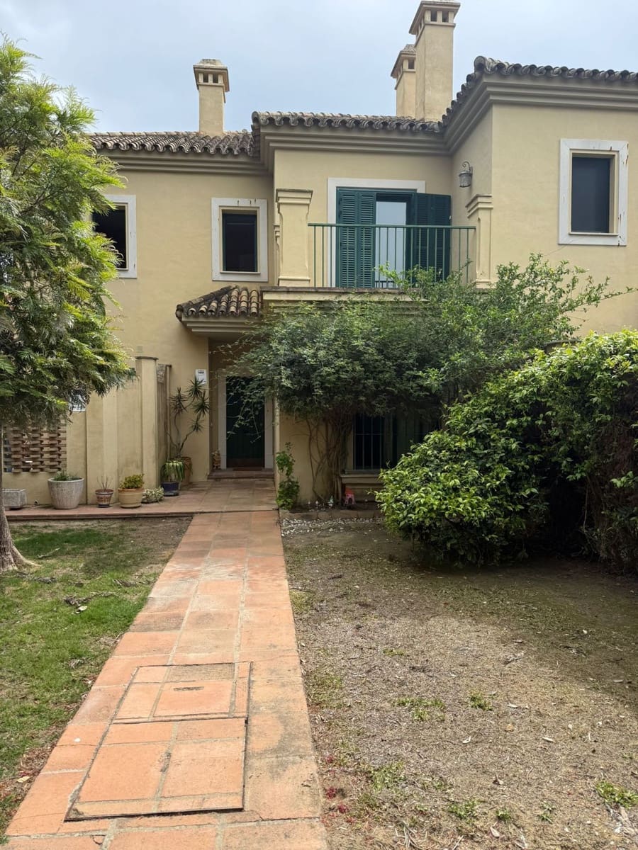 4 sovrum Semi-fristående Villa till salu i Sotogrande - 695 000 € (Ref: 9910594)