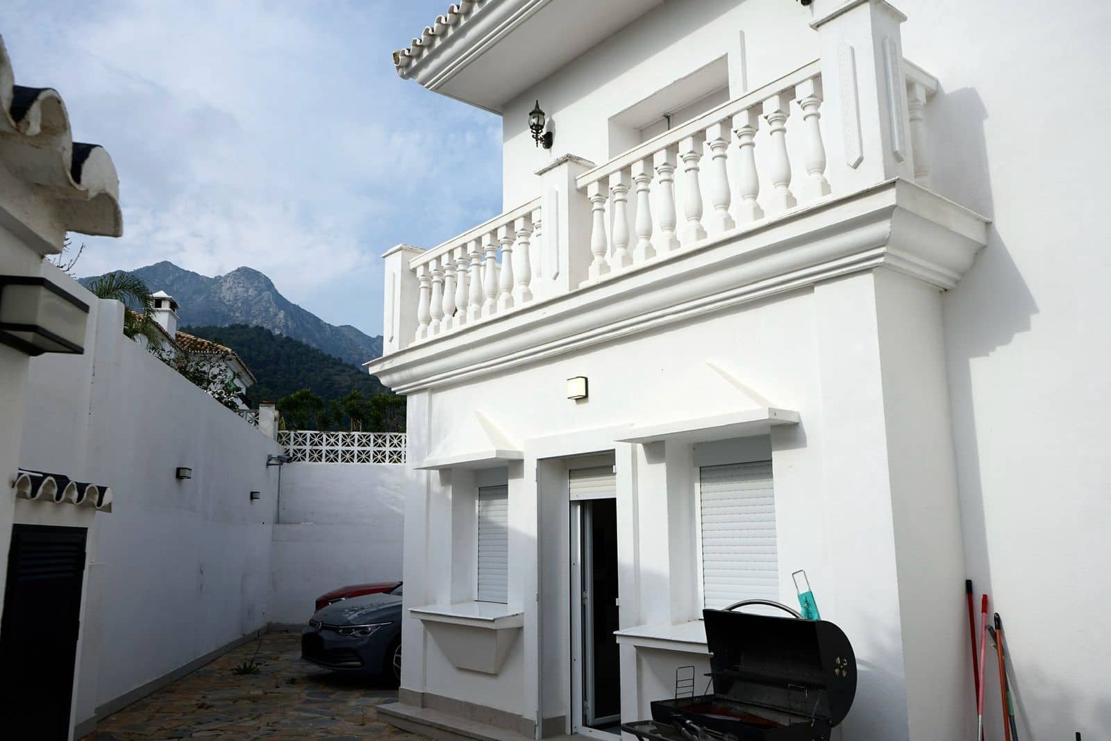 6 slaapkamer Villa te koop in Marbella - € 1.950.000 (Ref: 9910596)