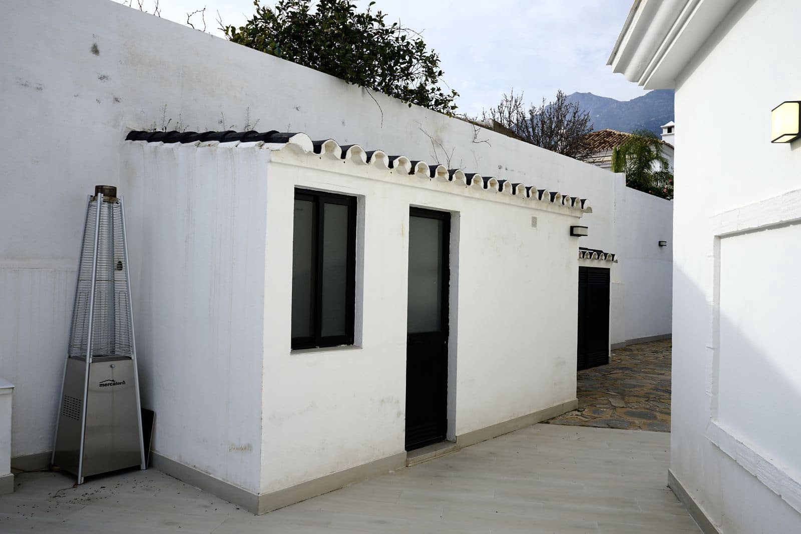 6 slaapkamer Villa te koop in Marbella - € 1.950.000 (Ref: 9910596)