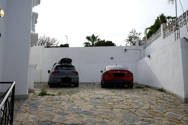 6 slaapkamer Villa te koop in Marbella - € 1.950.000 (Ref: 9910596)