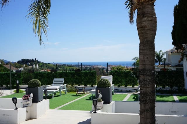 6 slaapkamer Villa te koop in Marbella - € 1.950.000 (Ref: 9910596)