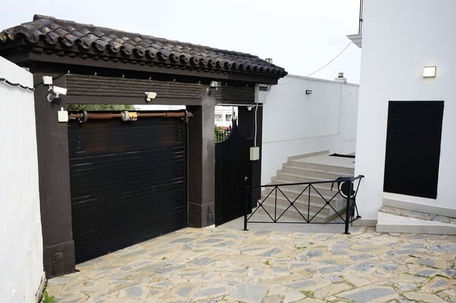 6 slaapkamer Villa te koop in Marbella - € 1.950.000 (Ref: 9910596)